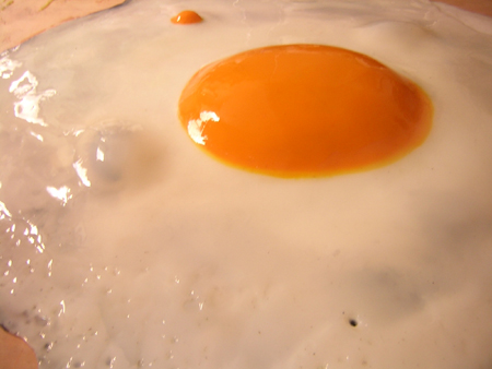 "eggs" by Luigi Serafini, diameter: 2m, platinum silicone rubber,