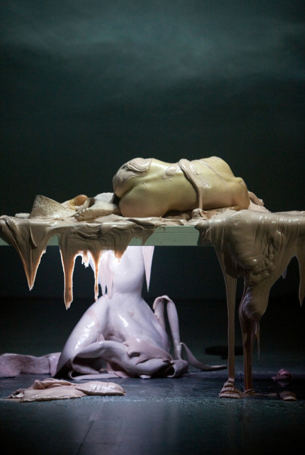 sculptures on stage made by Plastikart Studio. Hey Girl! by Romeo Castellucci. Societas Raffaello Sanzio 2006
