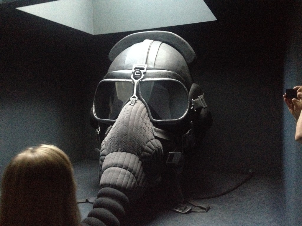 Biennale di Venezia 2015, ARTE, Padiglione della Russia, Installazione di Irina Nakhova. Con Grappa Studio Paris. "Maschera da Pilota", Realizzata da Studio Plastikart.